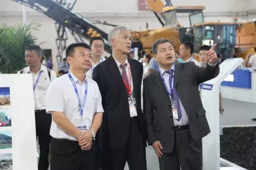 中国工程机械工业协会会长祁俊对徐工赞赏有加.jpg