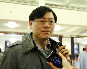 杨元庆委员：希望加大网络信息安全立法和监督力度