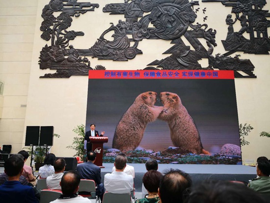 徐建国院士作报告.jpg