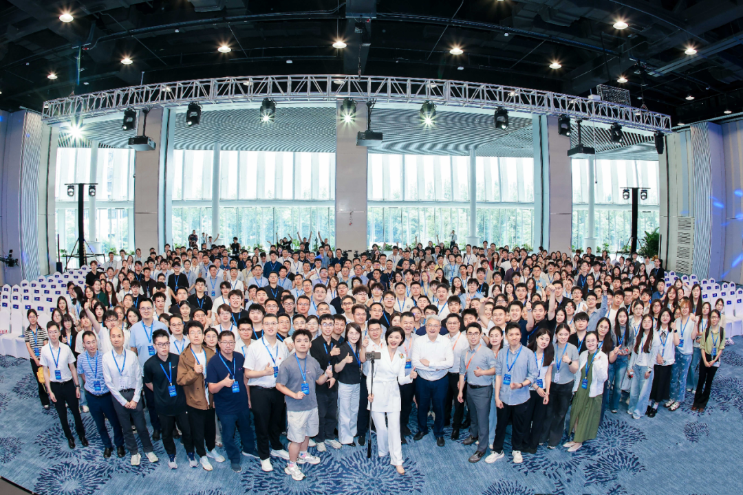中国科协主席与青年科技工作者见面会在国家科技传播中心举行 图片